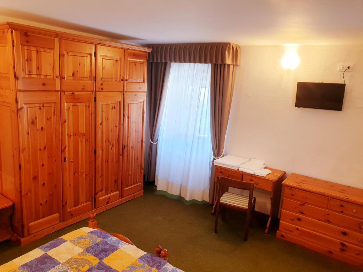 Albergo Trieste Lorenzago Di Cadore Bagian luar foto