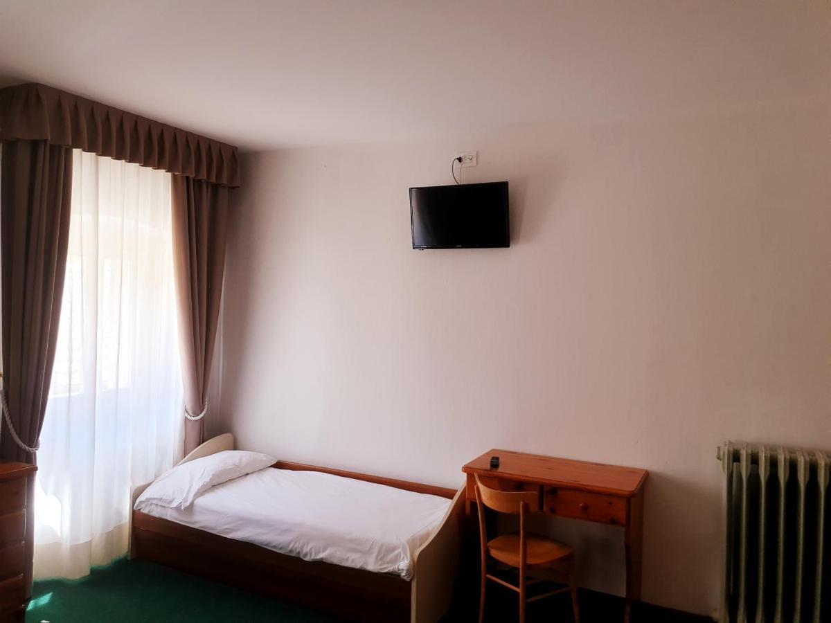 Albergo Trieste Lorenzago Di Cadore Bagian luar foto
